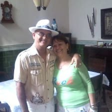 Miguel y Noelys, anfitriones. Hostal Vista Park, Santa Clara, Cuba
